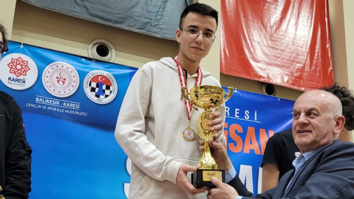 Balıkesir' de Düzenlenen 3. Karesi Satranç Turnuvası' na Katılan 51 Sporcu İçerisinden 10/C Sınıfı Öğrencimiz Zeki Kaan GÜRGÜR 1. Oldu