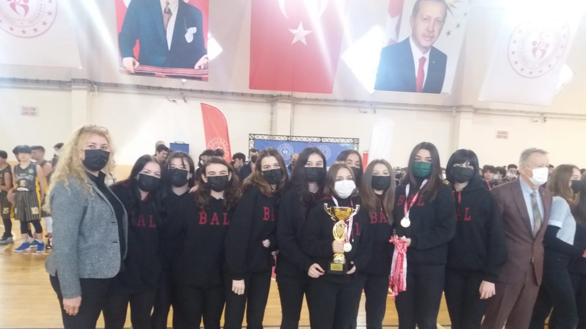 Okullar Arası Spor Müsabakalarında BAL Voleybol Genç Kız Takımımız Marmara Grubunda Mükemmel Bir Başarı Gösterdi !