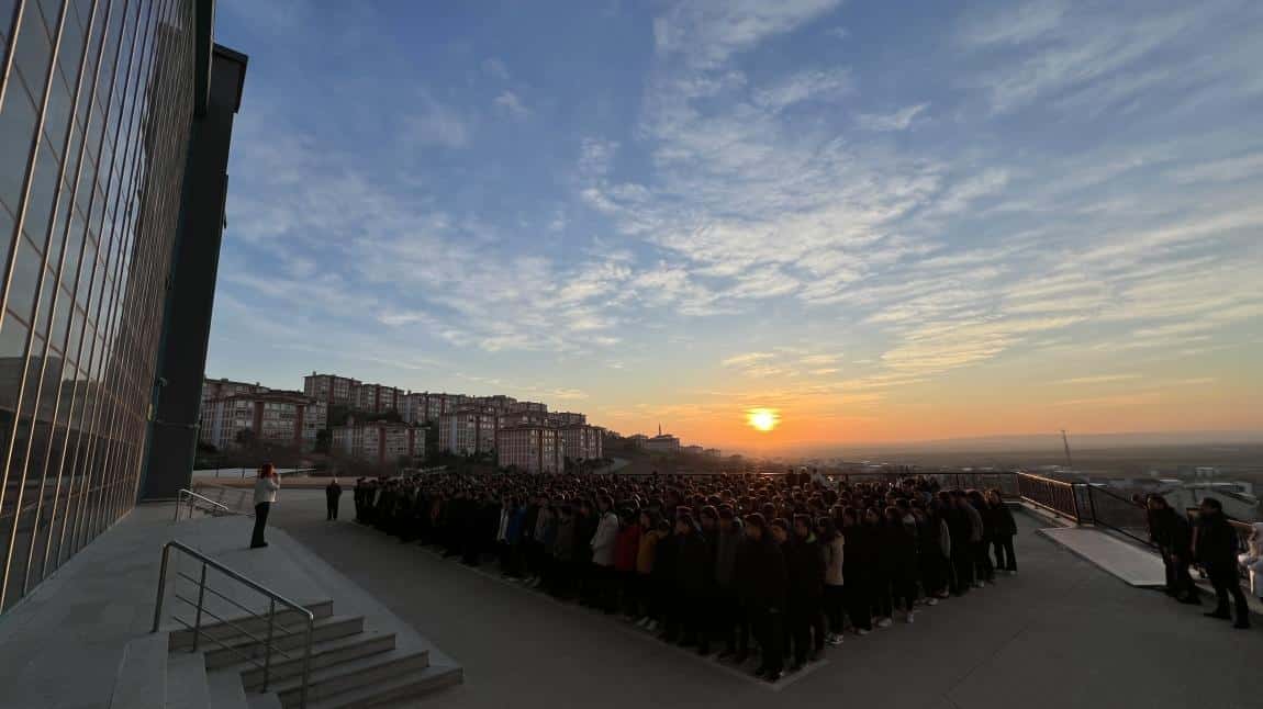 6 Şubat Depreminin Yıl Dönümünde Okulumuz BAL' da Anma Töreni Gerçekleştirildi